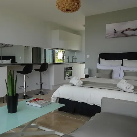 Apartment White *